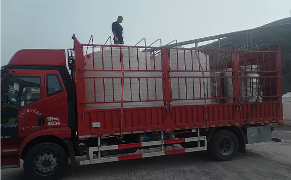 肃州立式运输桶安排发货现场